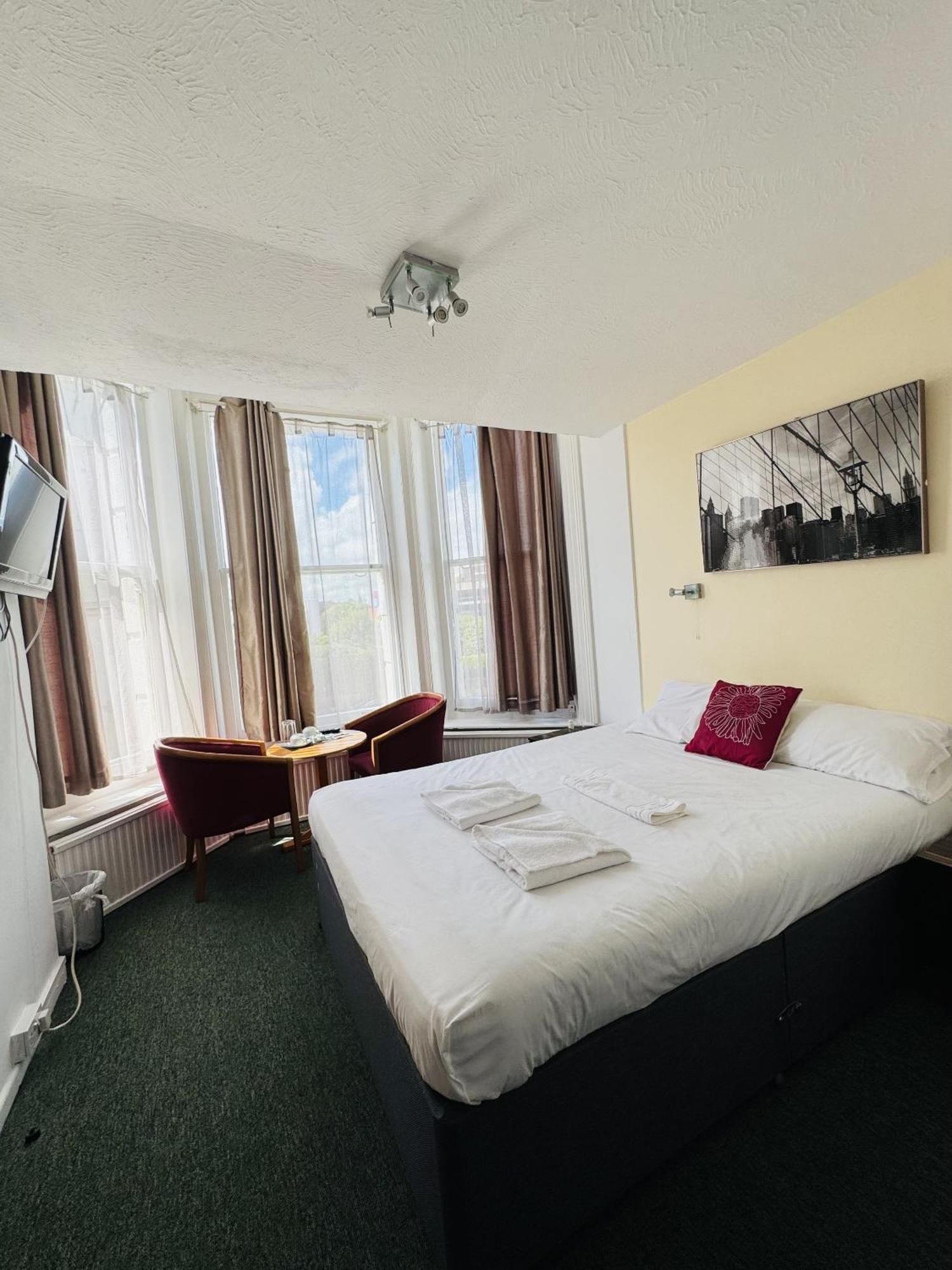 Carlton Court Hotel อีสต์บอร์น ภายนอก รูปภาพ