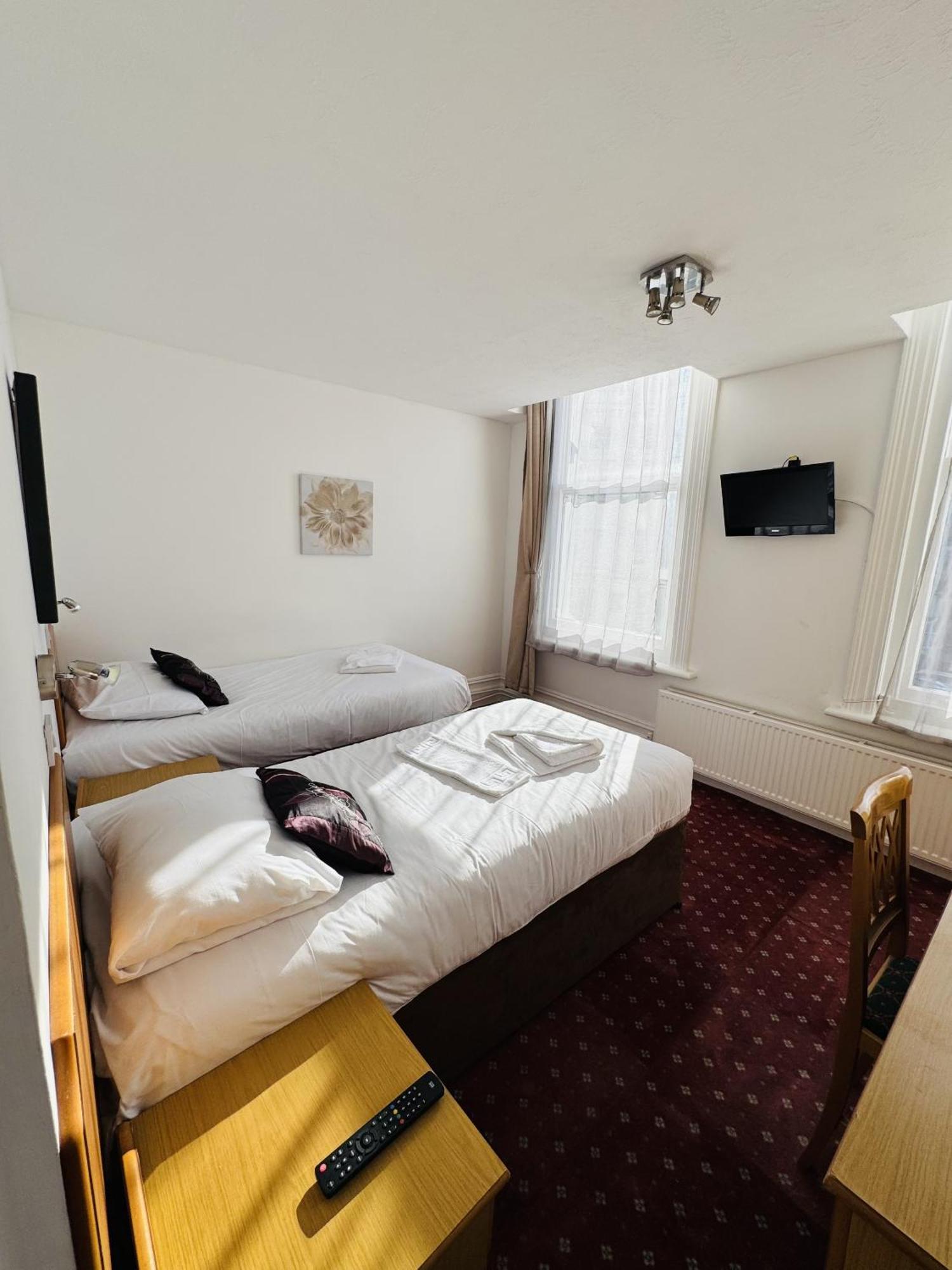 Carlton Court Hotel อีสต์บอร์น ภายนอก รูปภาพ